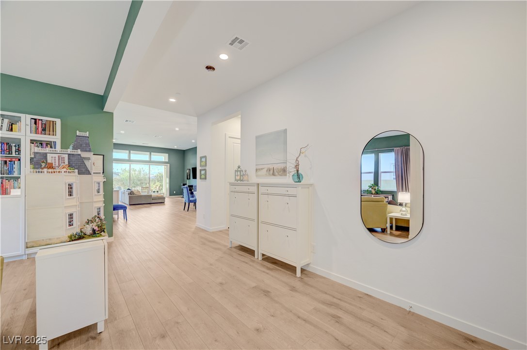 3382 Creek Bend Avenue