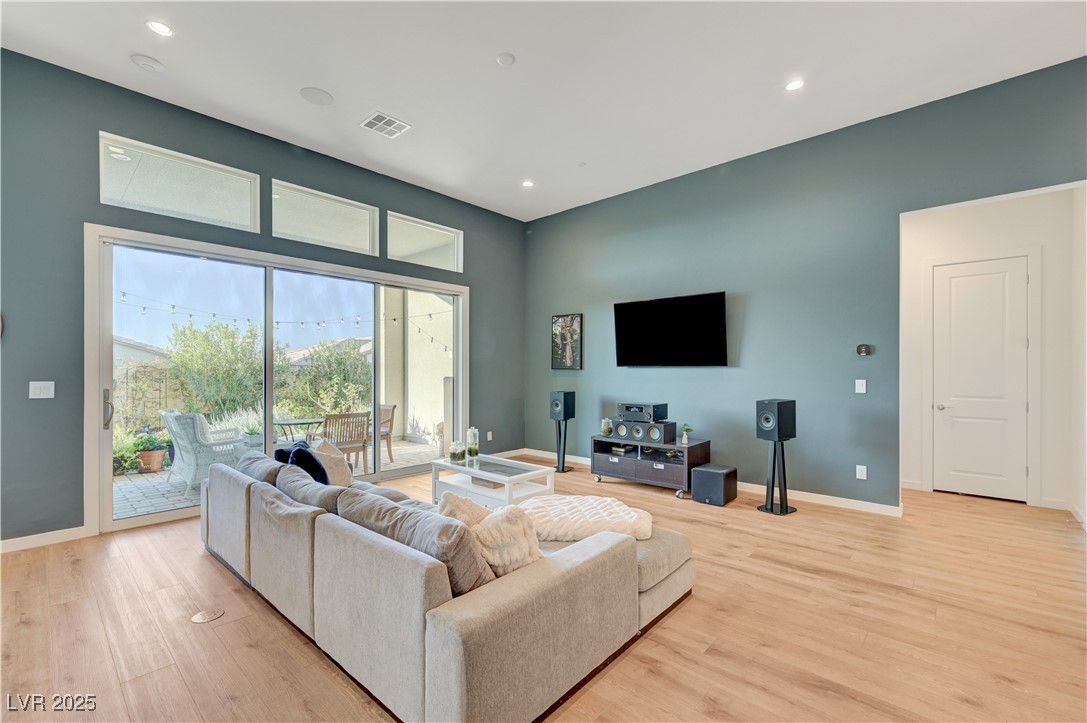 3382 Creek Bend Avenue