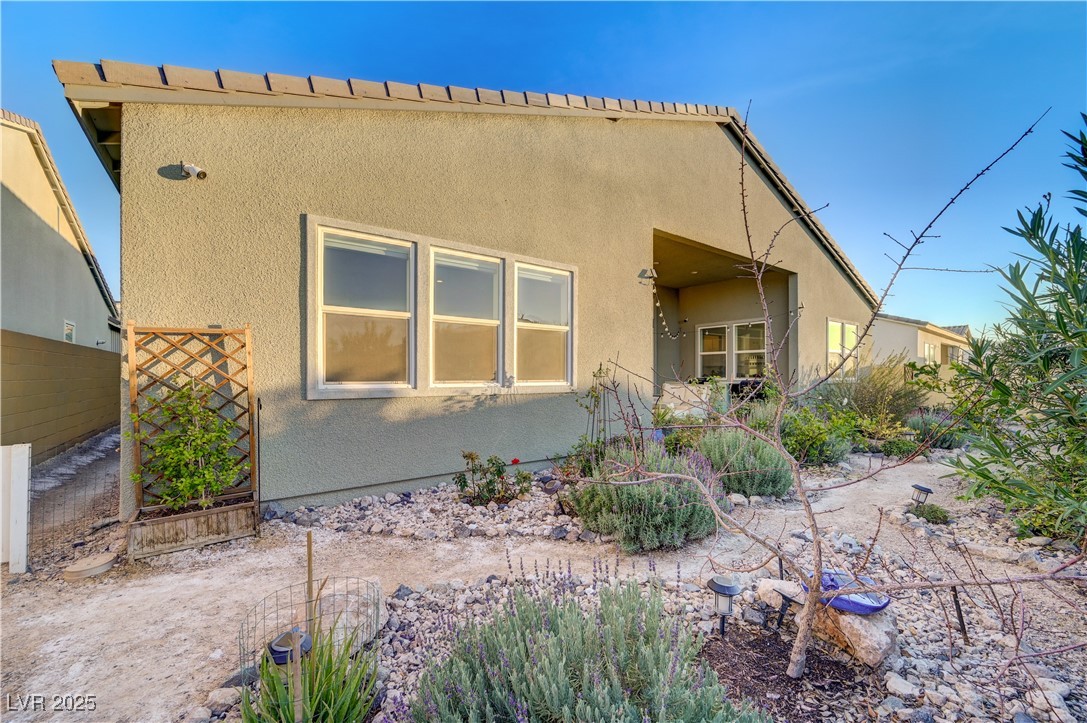 3382 Creek Bend Avenue