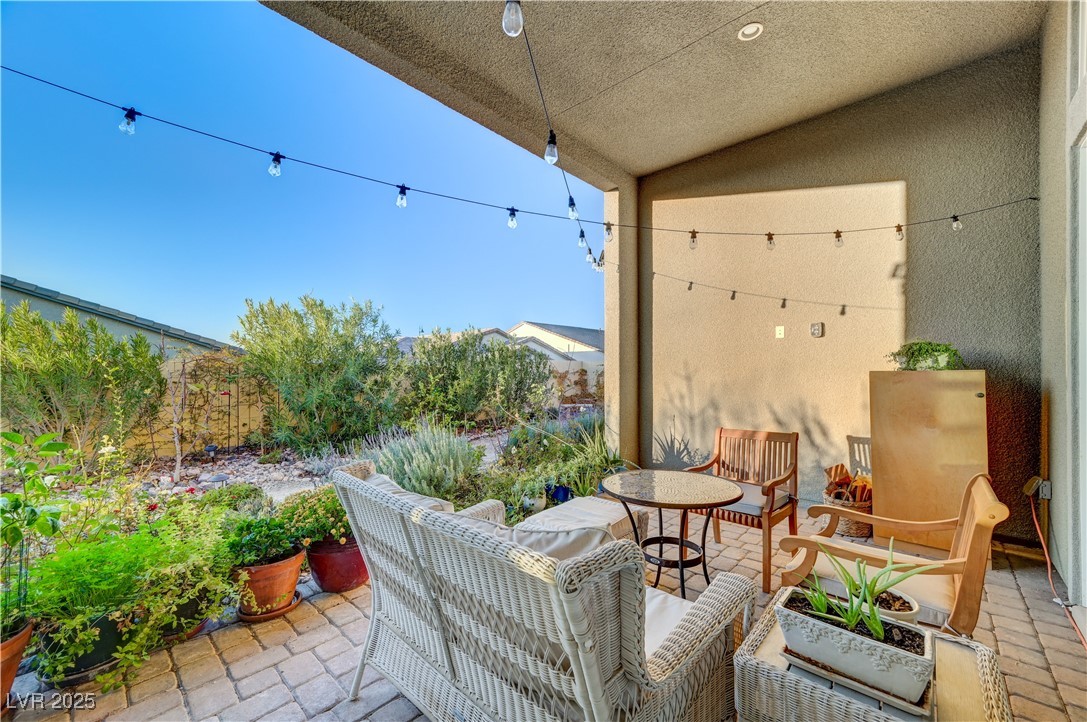 3382 Creek Bend Avenue