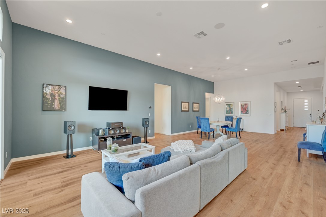 3382 Creek Bend Avenue