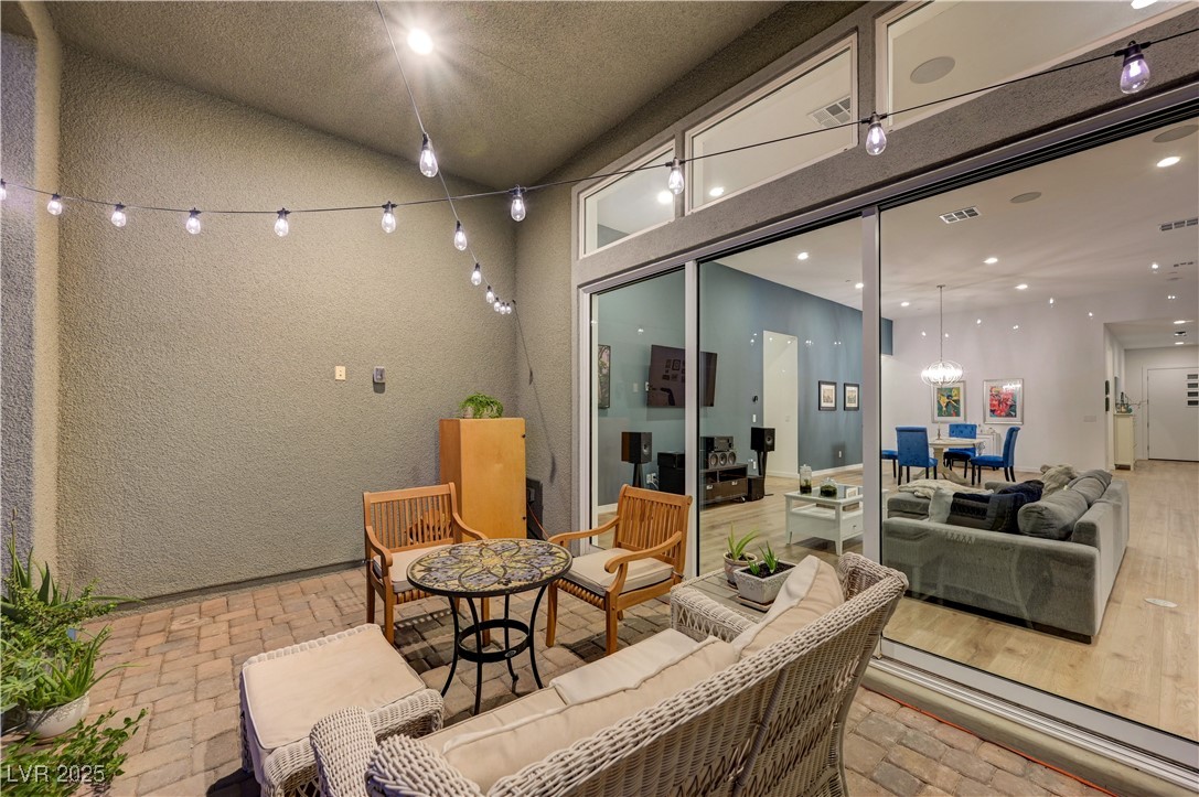 3382 Creek Bend Avenue