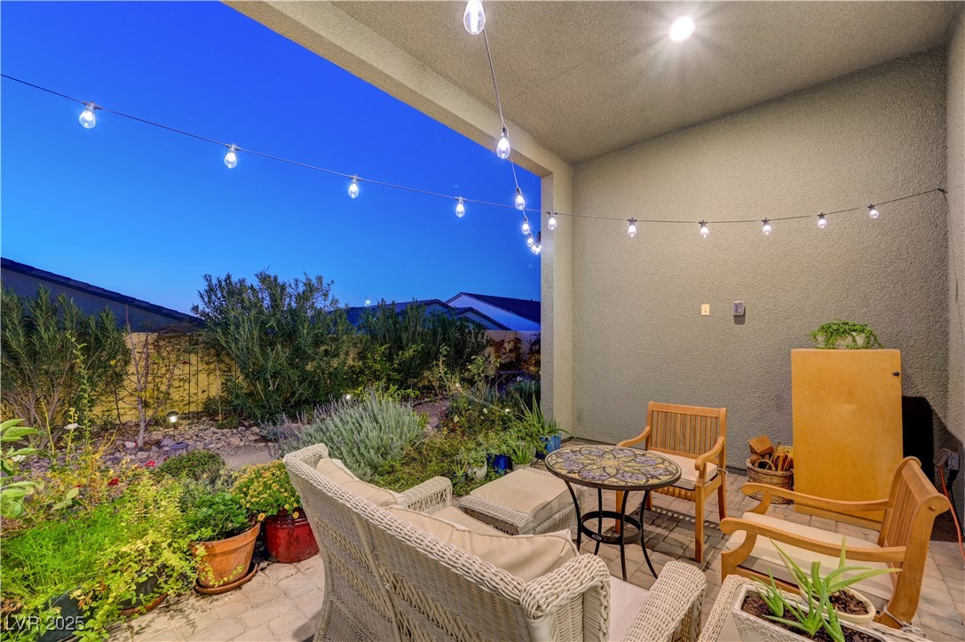 3382 Creek Bend Avenue