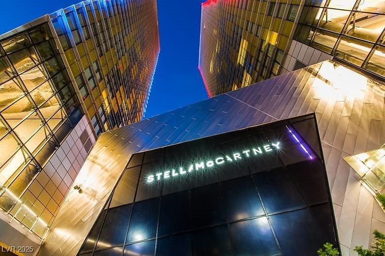 3726 Las Vegas Boulevard 3105