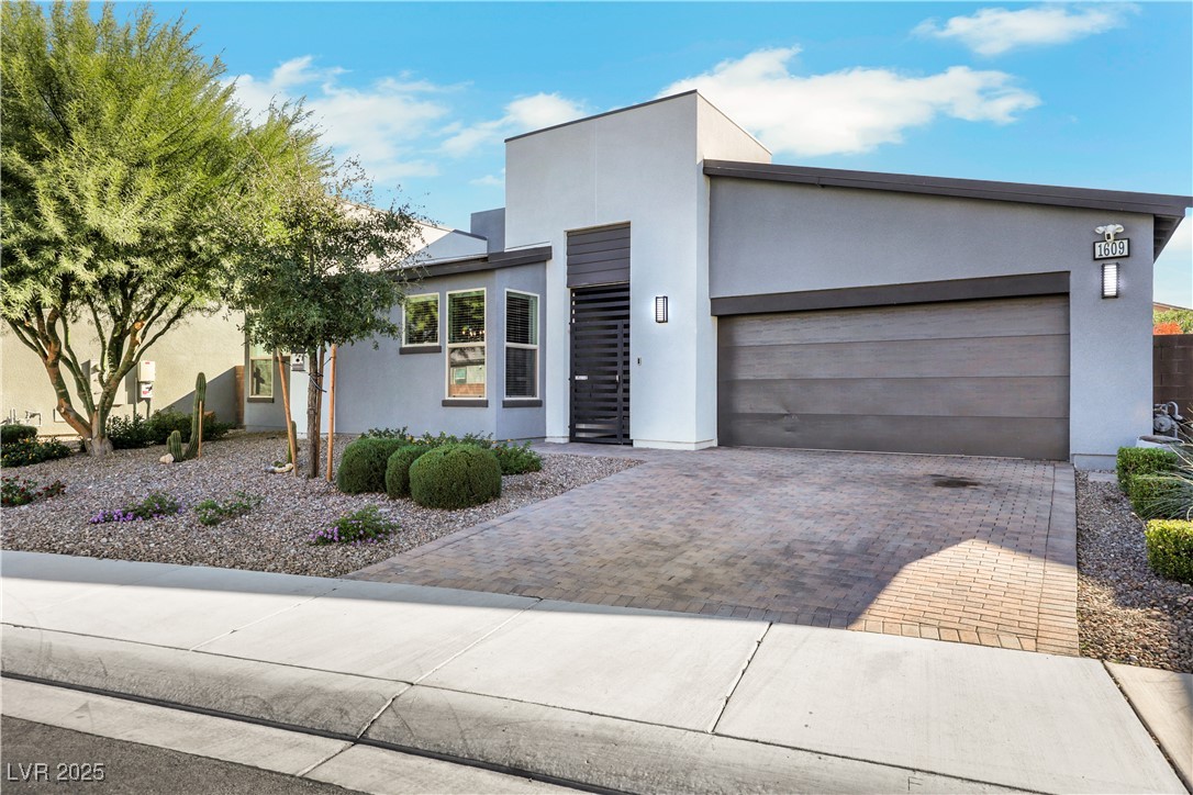 1609 Dream Canyon Avenue