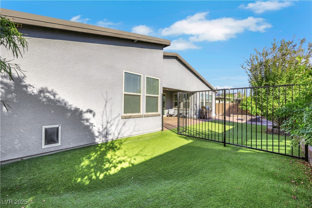 1609 Dream Canyon Avenue