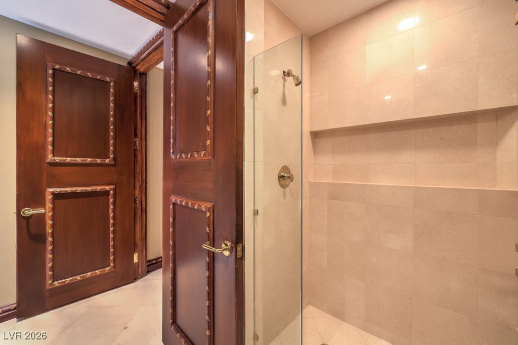 2877 Paradise Road 3302