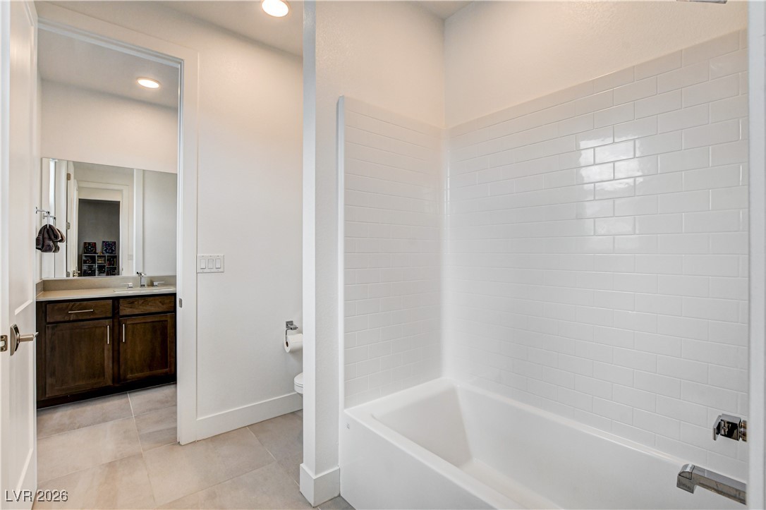 12039 Rockview Point Street