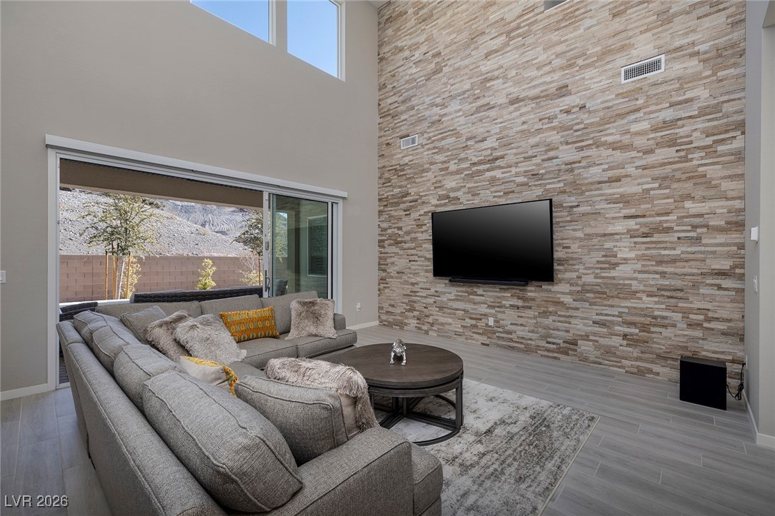 12 Hilltop Crest Street