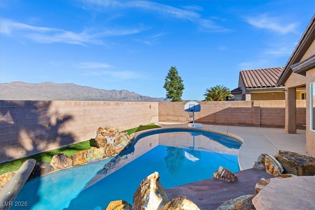 6836 Woodland Vase Court