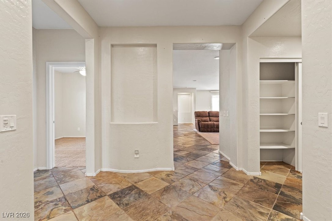 6836 Woodland Vase Court