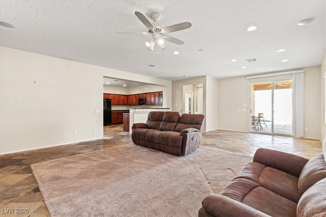 6836 Woodland Vase Court