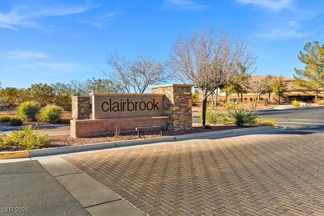 6836 Woodland Vase Court