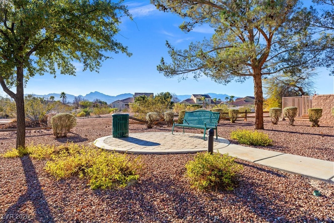 6836 Woodland Vase Court