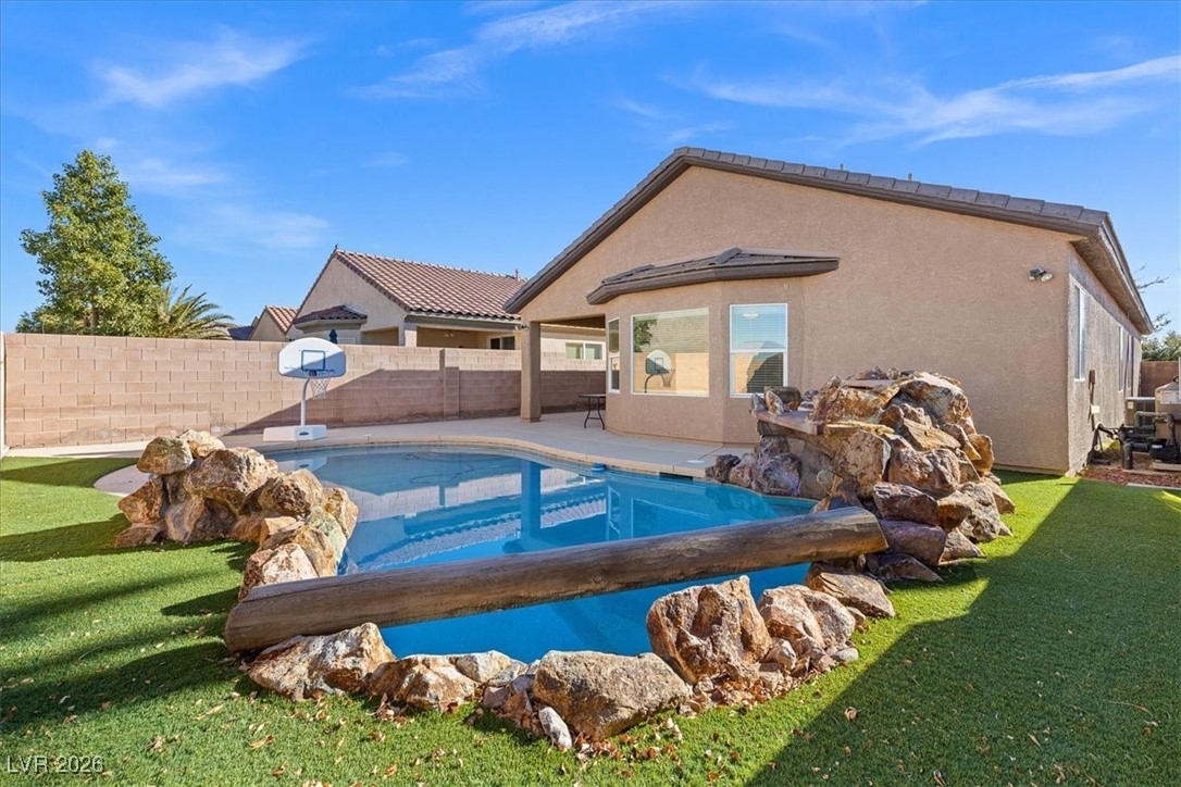 6836 Woodland Vase Court