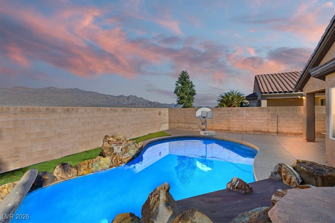 6836 Woodland Vase Court