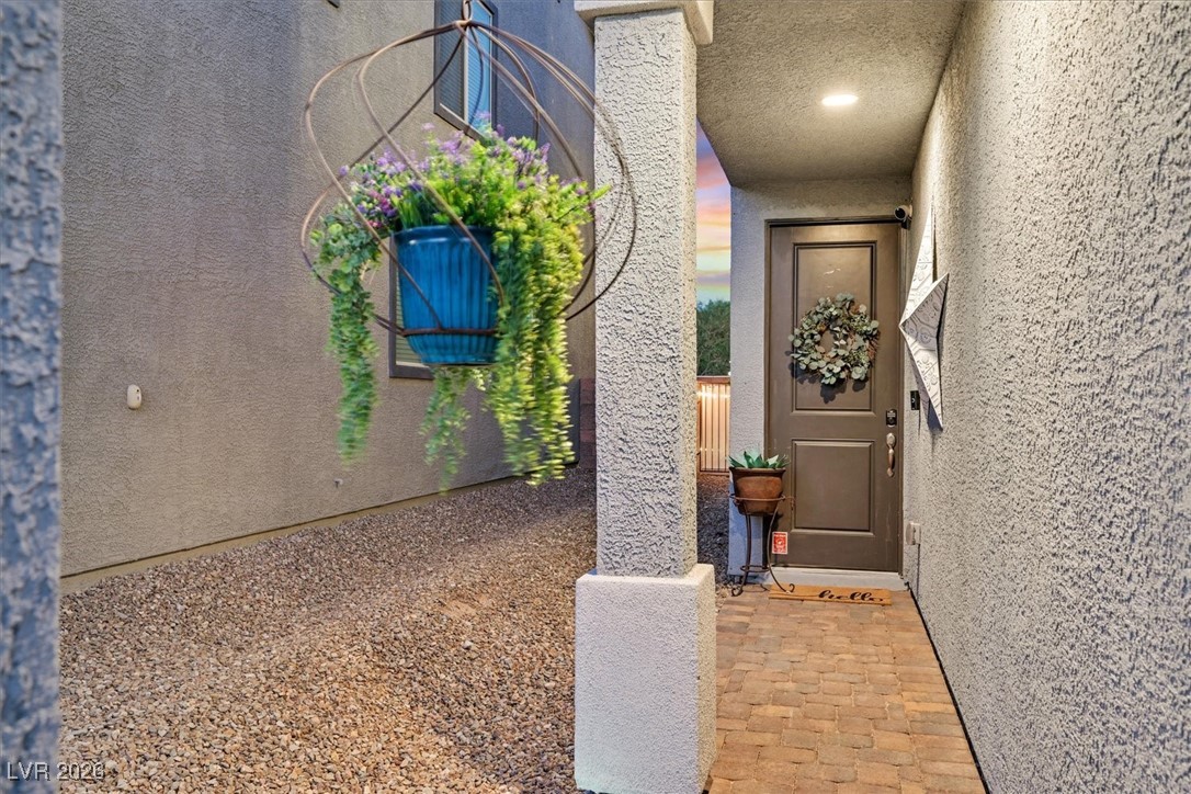 9996 Blue Rain Street