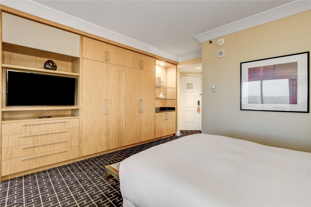 2000 North Fashion Show Drive 4117