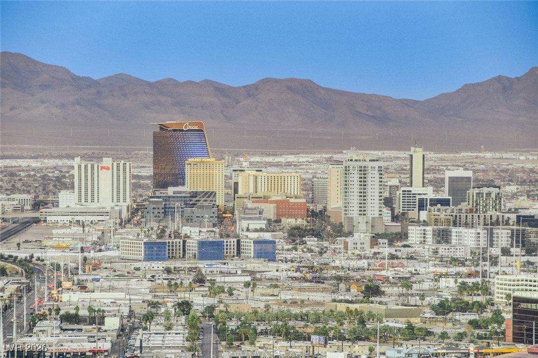 2000 North Fashion Show Drive 4117