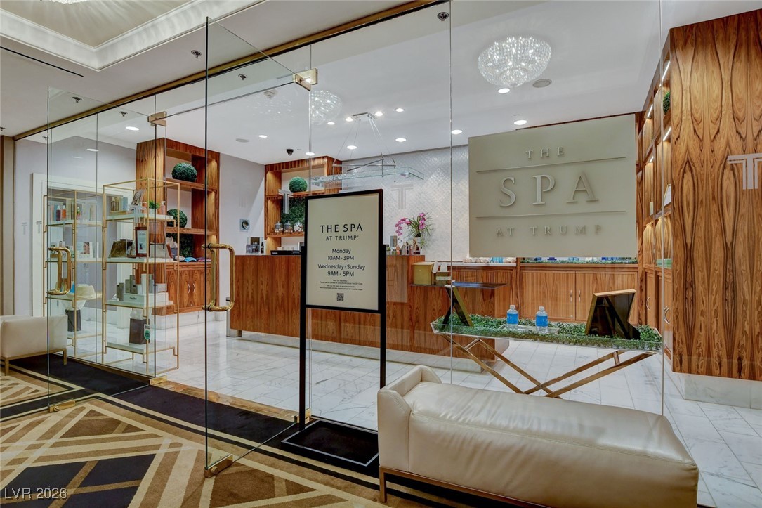 2000 North Fashion Show Drive 4117