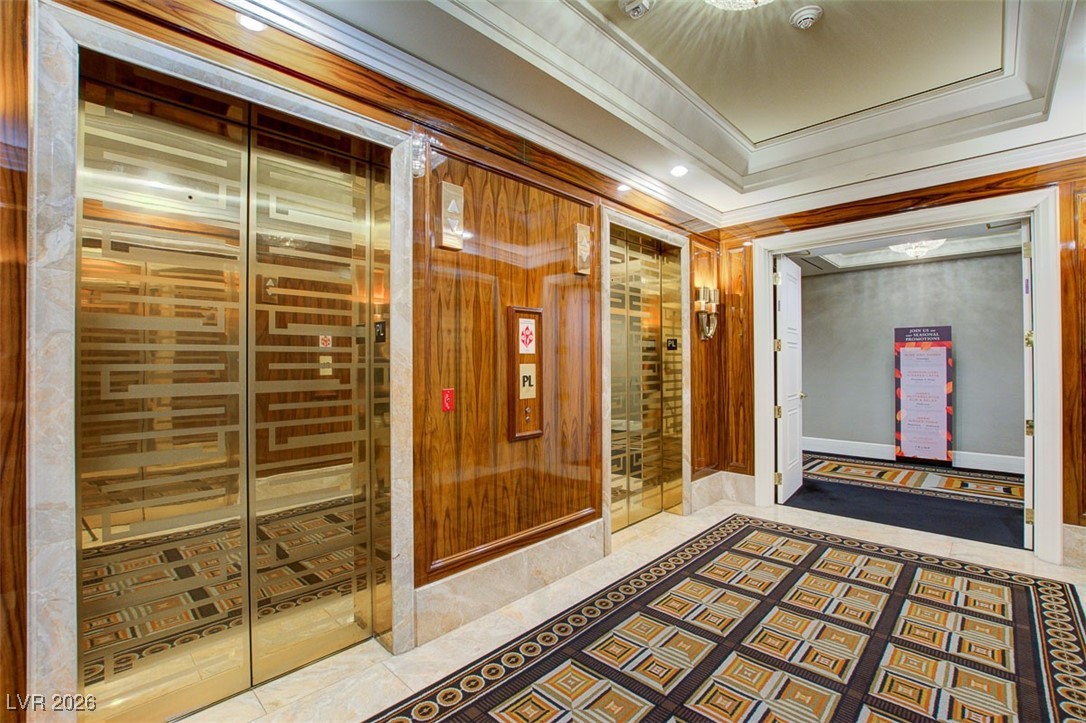 2000 North Fashion Show Drive 4117