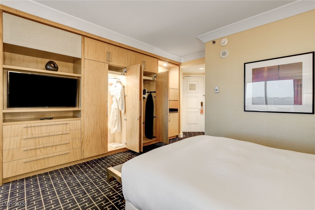 2000 North Fashion Show Drive 4117