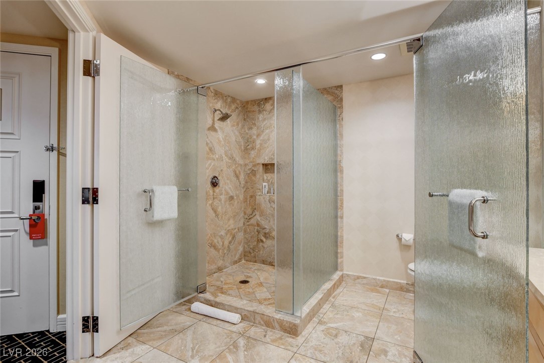 2000 North Fashion Show Drive 4117