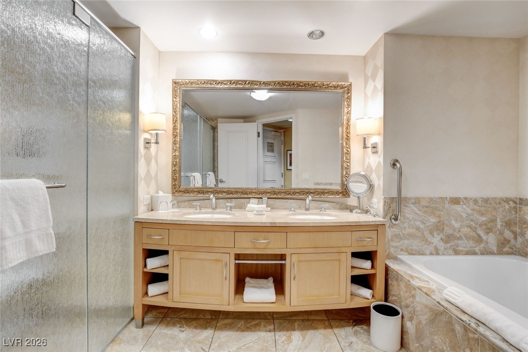 2000 North Fashion Show Drive 4117