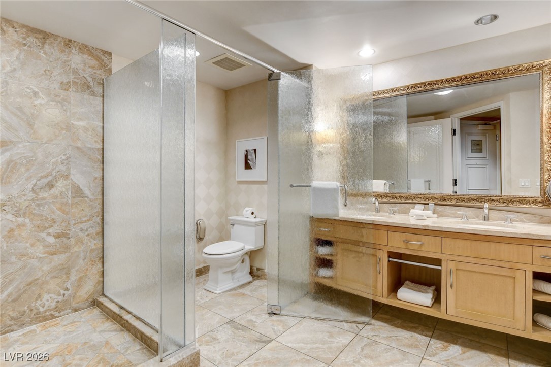 2000 North Fashion Show Drive 4117