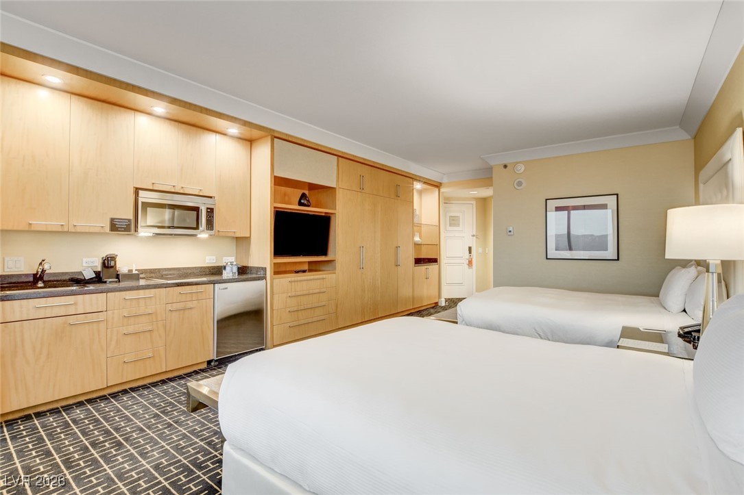 2000 North Fashion Show Drive 4117