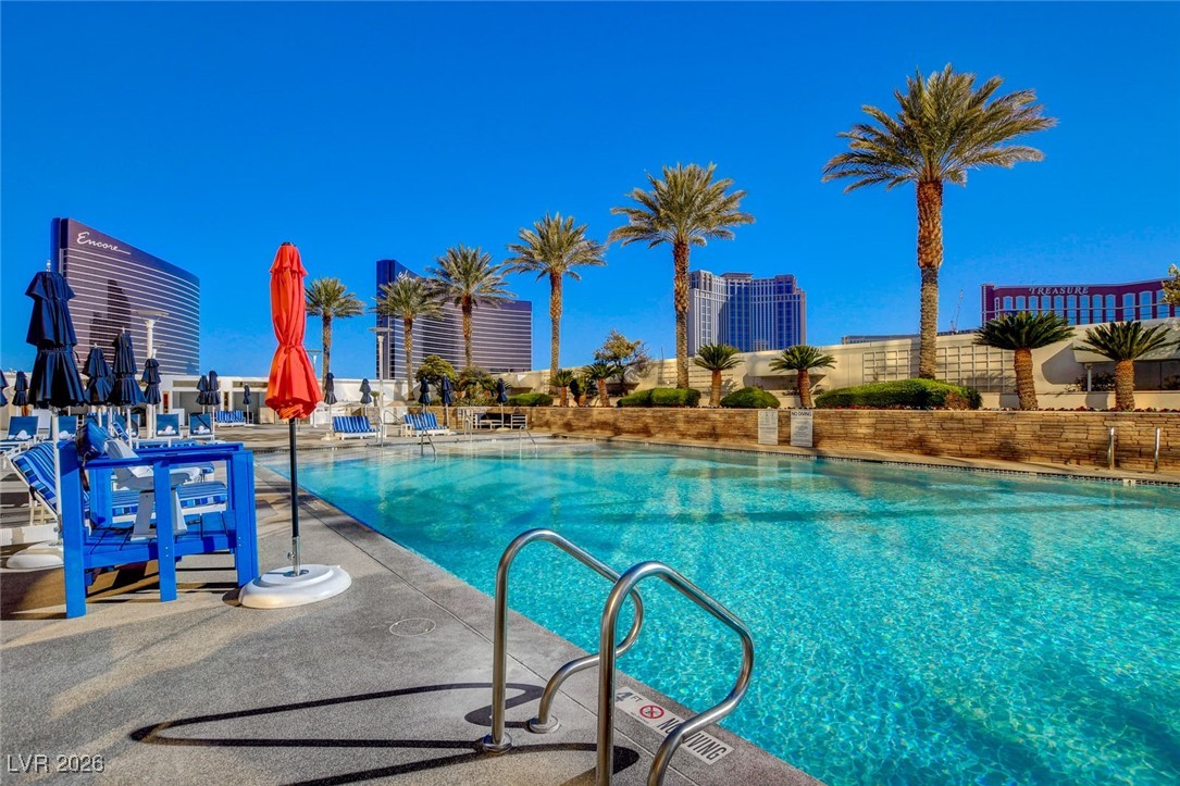 2000 North Fashion Show Drive 4117