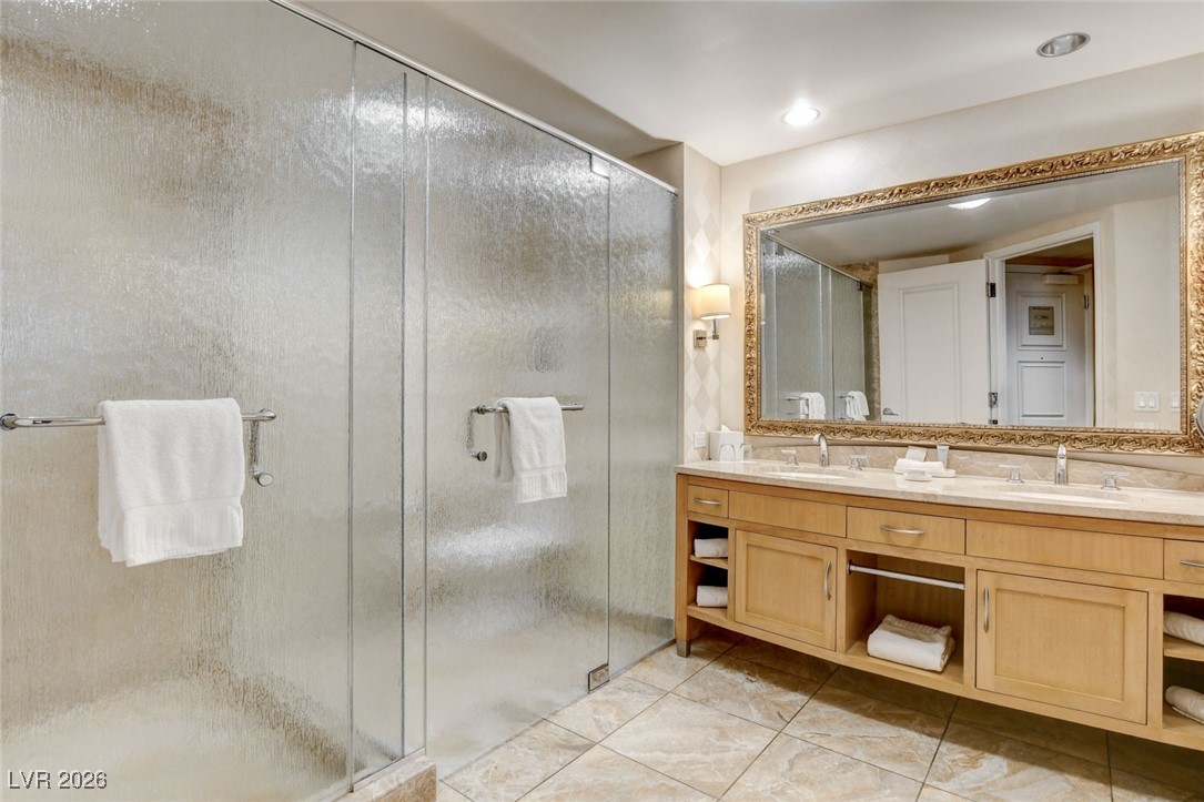 2000 North Fashion Show Drive 4117