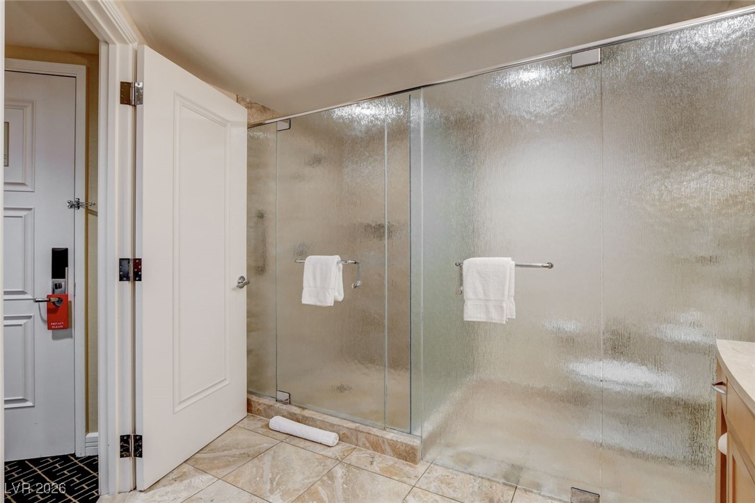 2000 North Fashion Show Drive 4117