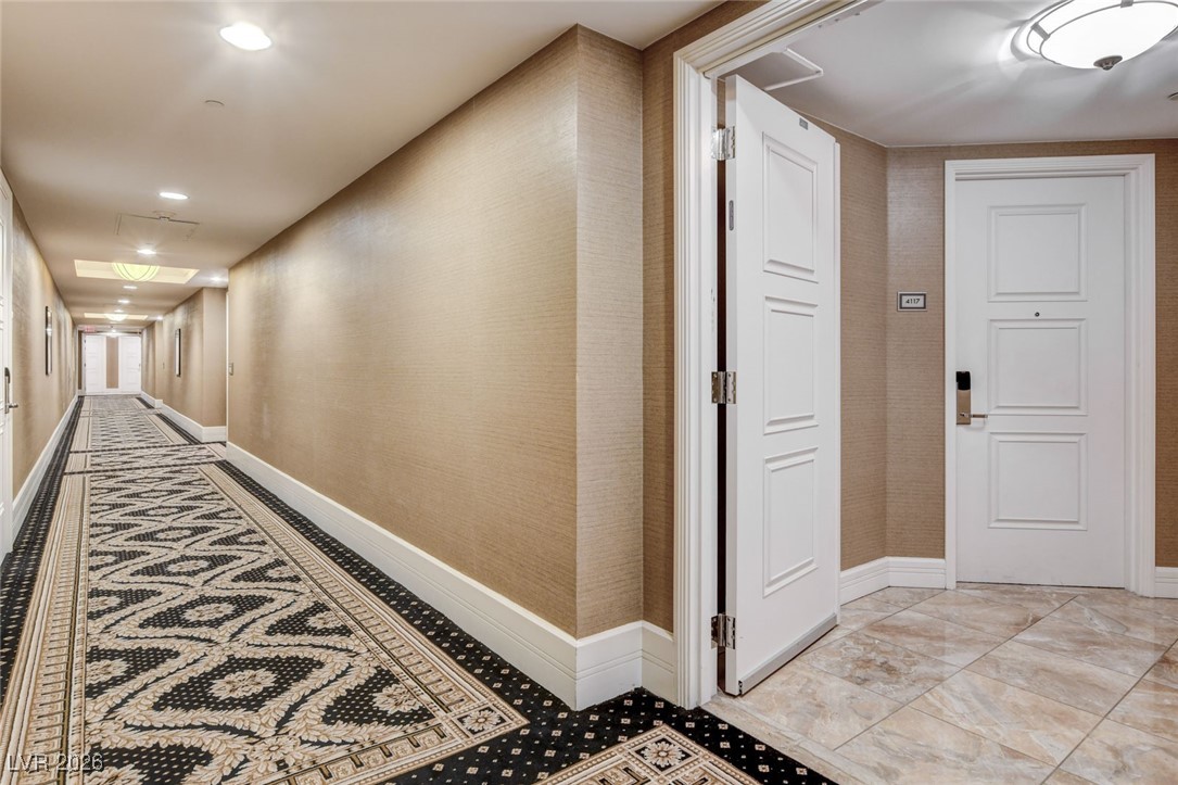 2000 North Fashion Show Drive 4117