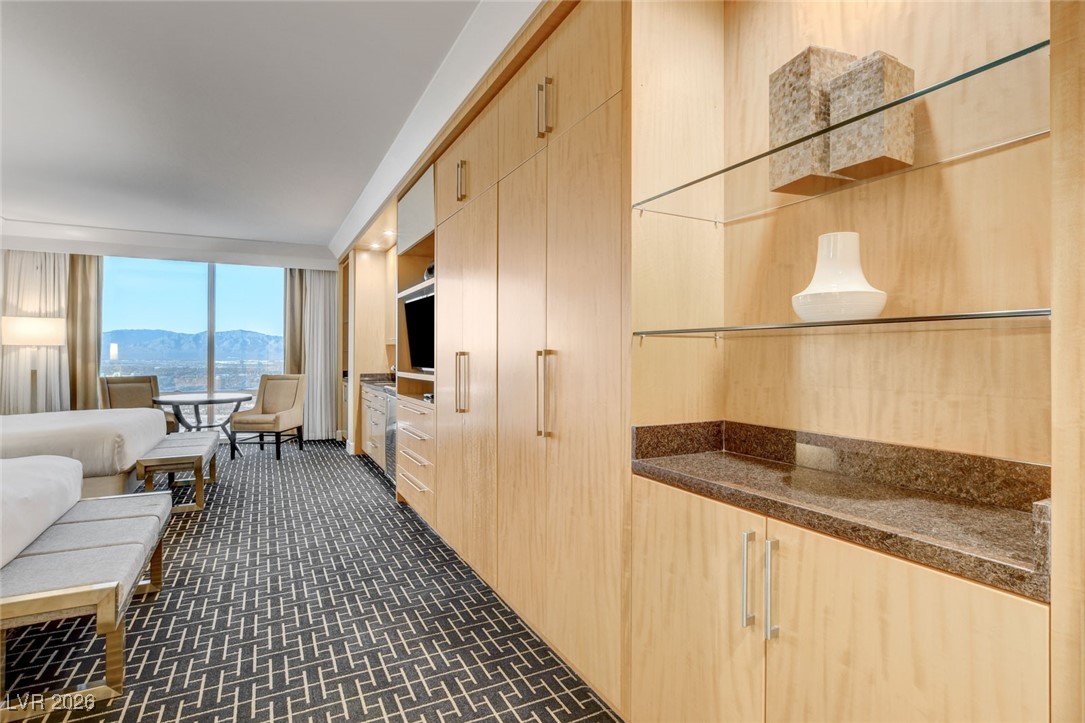 2000 North Fashion Show Drive 4117