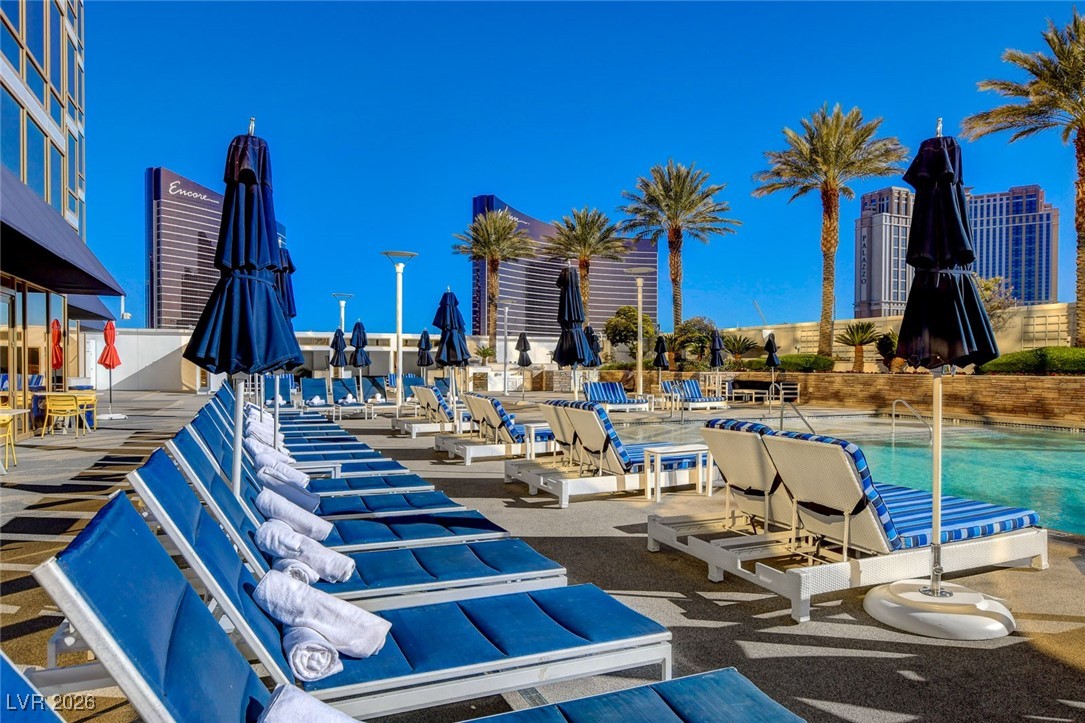 2000 North Fashion Show Drive 4117