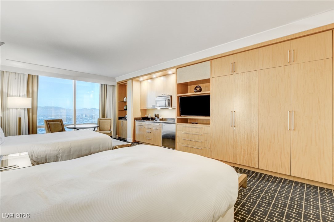 2000 North Fashion Show Drive 4117