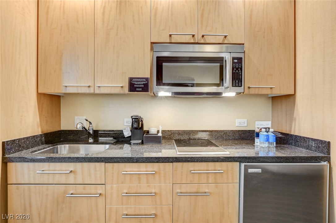 2000 North Fashion Show Drive 4117