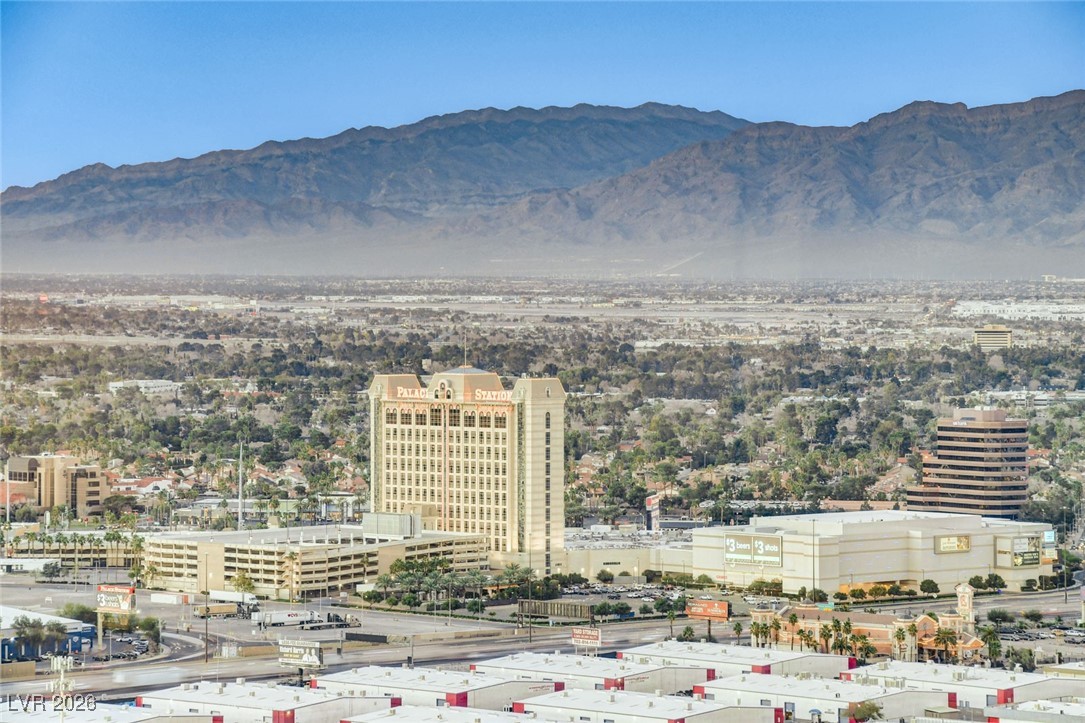 2000 North Fashion Show Drive 4117