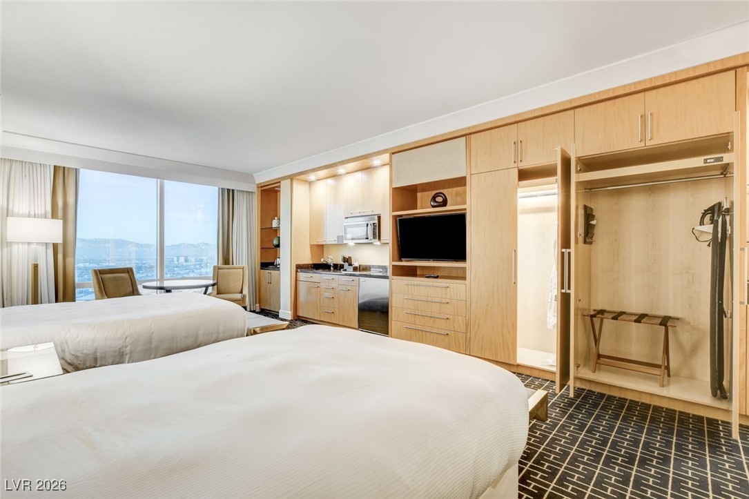 2000 North Fashion Show Drive 4117