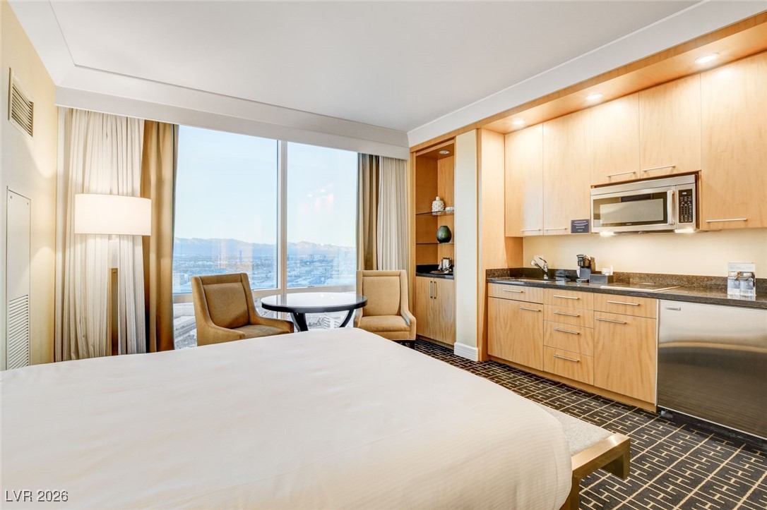 2000 North Fashion Show Drive 4117