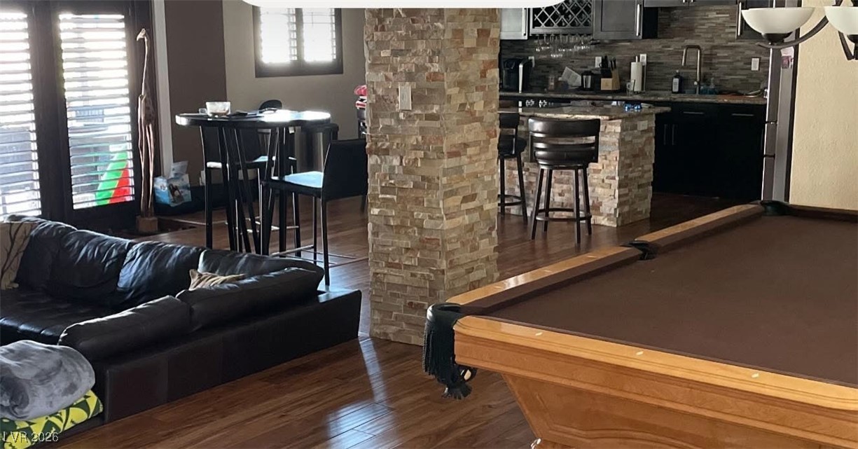 2712 West Oakey Boulevard