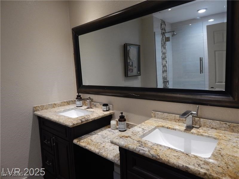 2712 West Oakey Boulevard