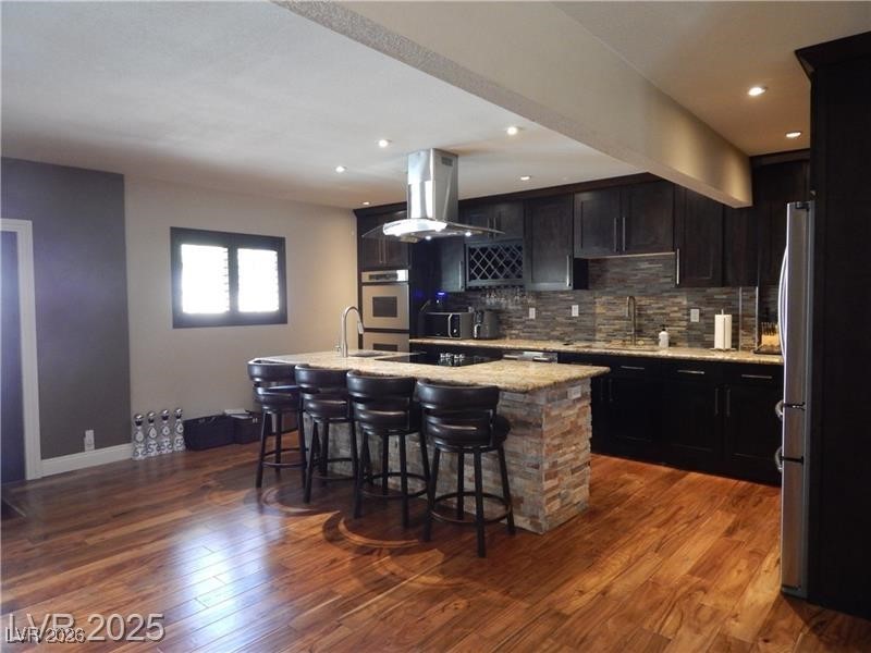 2712 West Oakey Boulevard