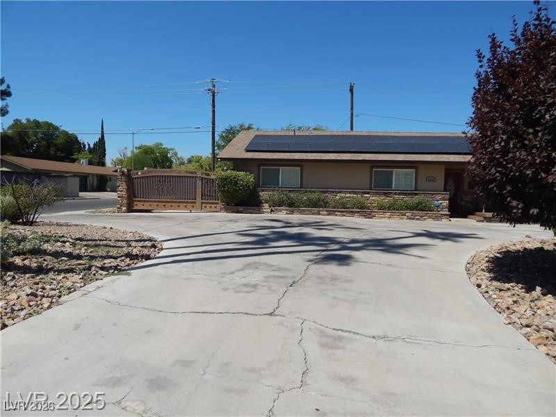 2712 West Oakey Boulevard