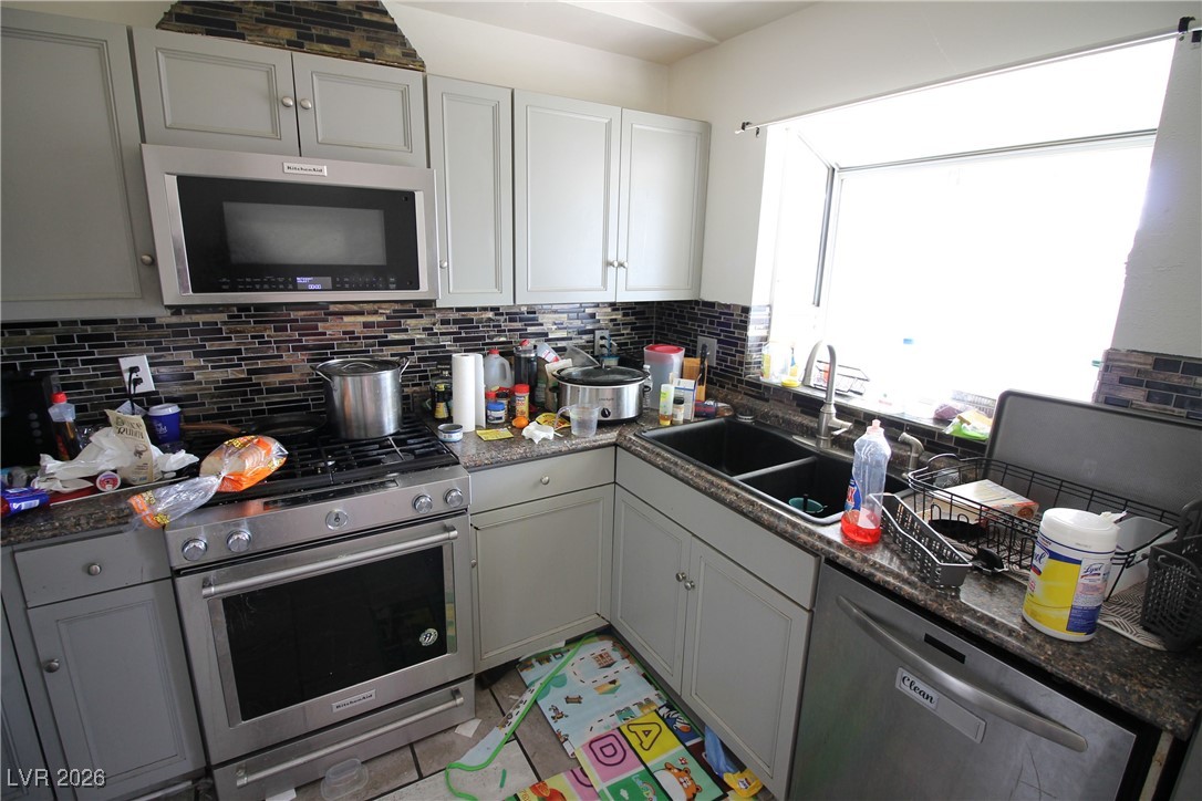 4135 Comb Circle