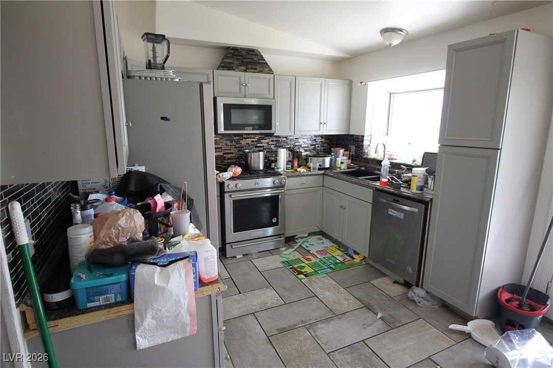 4135 Comb Circle