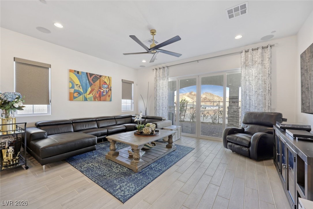 12 Tatahatso Point Street