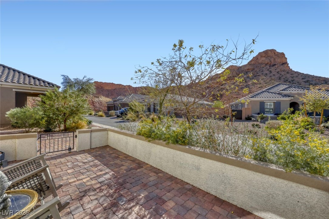 12 Tatahatso Point Street