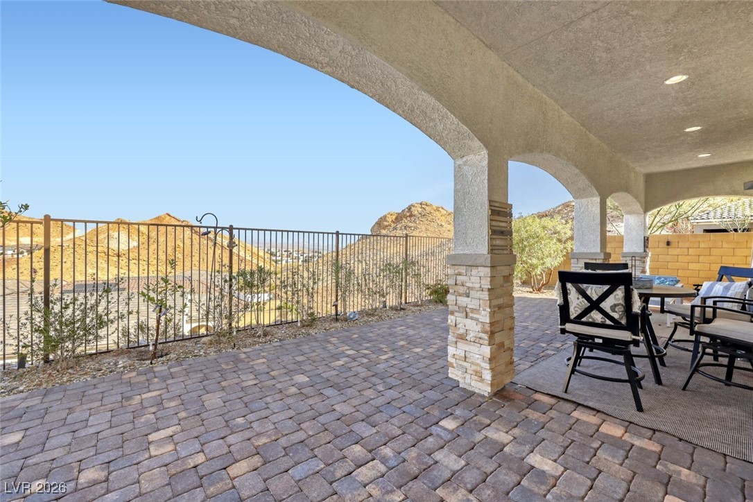 12 Tatahatso Point Street